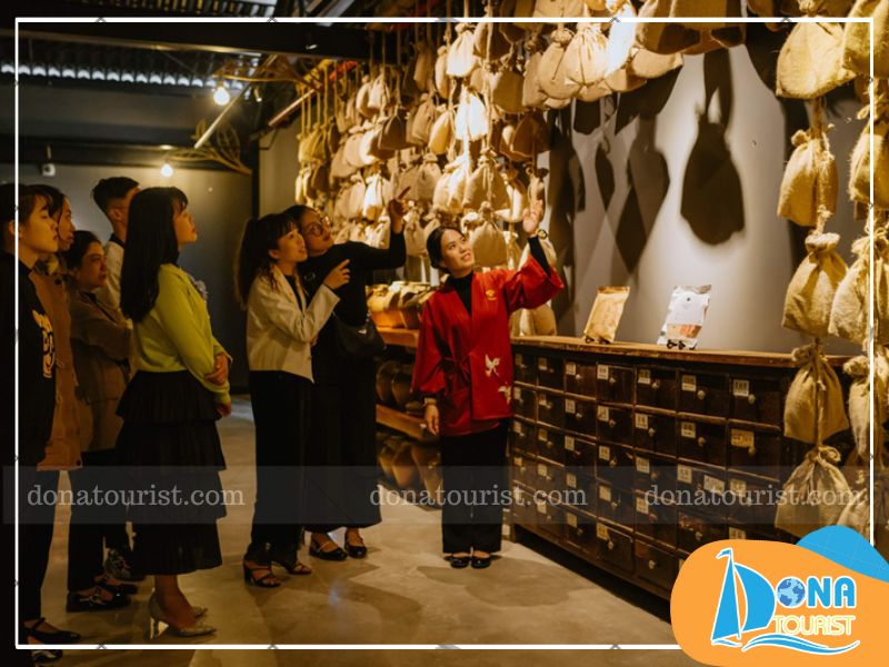 bao-tang-tra-long-dinh-ket-noi-qua-khu-va-hien-tai.jpg (101 KB)