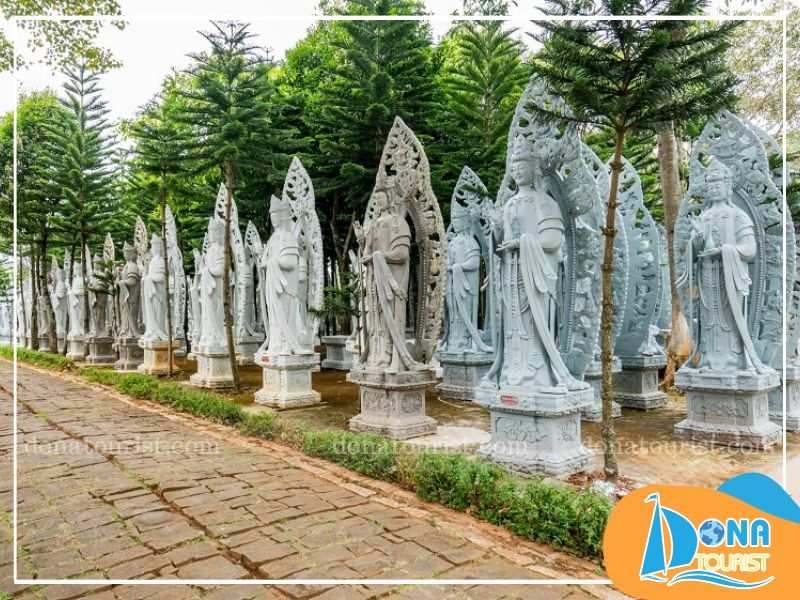 Vườn Tịnh Thánh hơn 500 bức tượng Quan Âm vuon-tinh-khanh-chua-linh-an.jpg (93 KB)