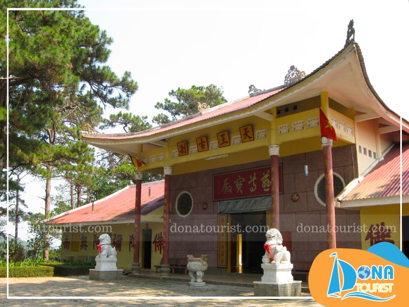 Chùa Tàu tọa lạc tĩnh lặng giữa đồi Rồng chua-tau-o-dau.jpg (111 KB)