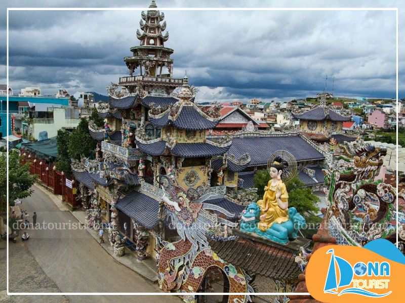 Chùa Ve Chai - Linh Phước tọa lạc tại số 120, đường Tự Phước, Trại Mát, phường 11, Đà Lạt chua-ve-chai-linh-phuoc-o-dau.jpg (78 KB)