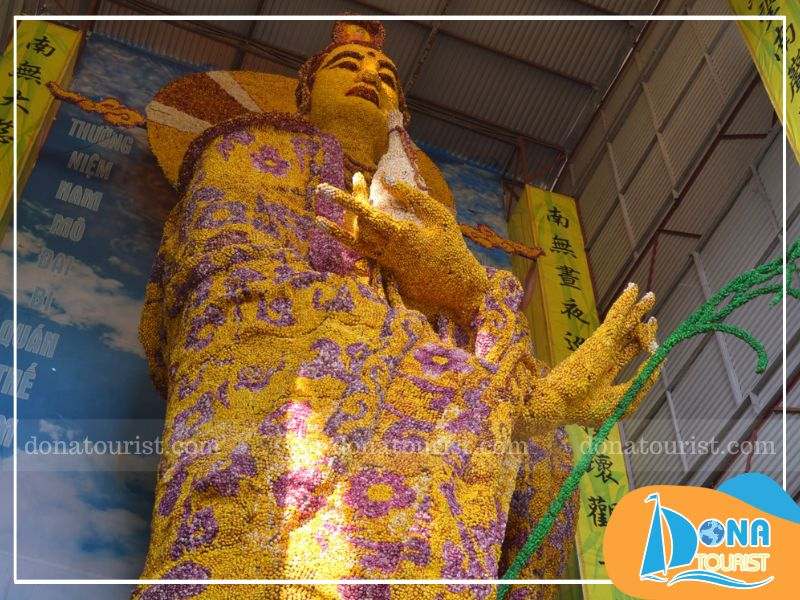 Tượng Phật Bà bằng hoa bất tử tại chùa Ve Chai tuong-phat-ba-hoa-bat-tu-chua-ve-chai-linh-phuoc.jpg (105 KB)