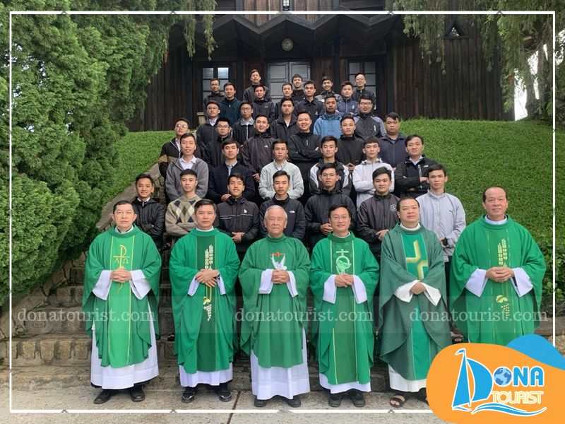 Chủng Viện Minh Hòa là nơi các chủng sinh được đào tạo để trở thành linh mục trong tương lai, trung tâm tôn giáo quan trọng của khu vực Tây Nguyên vai-tro-chung-vien-minh-hoa.jpg (78 KB)