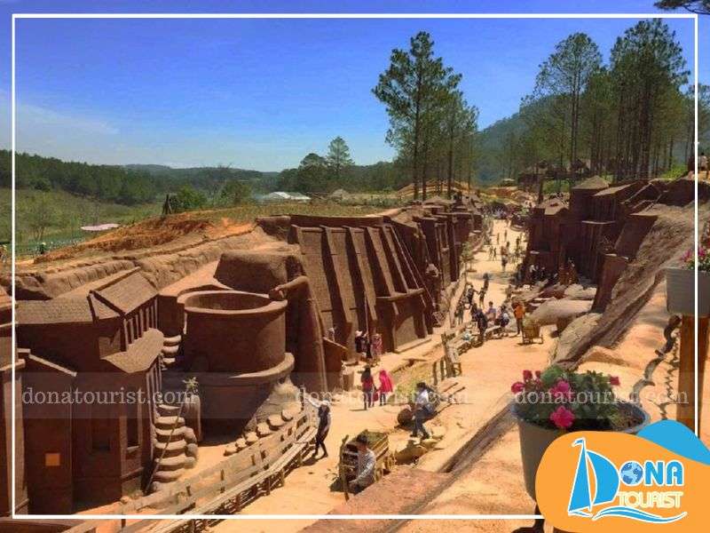 Đường hầm Đất Sét tái hiện Đà Lạt thuở sơ khai chu-de-1-duong-ham-dieu-khac.jpg (79 KB)