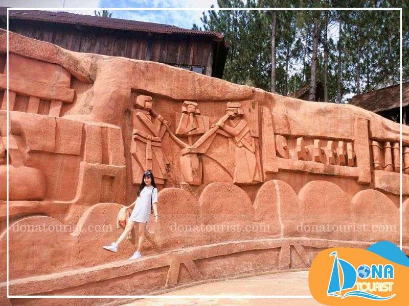 Đường hầm Đất Sét khắc họa nổi bật Đà Lạt ở hiện tại chu-de-2-duong-ham-dieu-khac.jpg (92 KB)