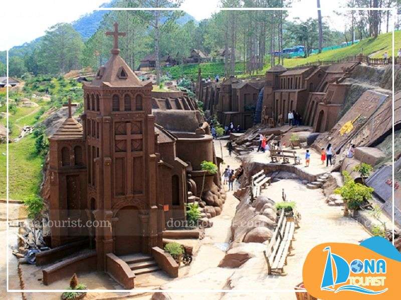 Đường hầm Đất Sét thuộc ngoại ô Đà Lạt, cách trung tâm thành phố khoảng 14km về phía Nam duong-ham-dieu-khac-o-dau.jpg (88 KB)