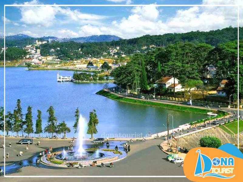 Hồ Than Thở nằm yên bình trên con đường Hồ Xuân Hương, cách trung tâm thành phố khoảng 7km ho-than-tho-o-dau.jpg (77 KB)