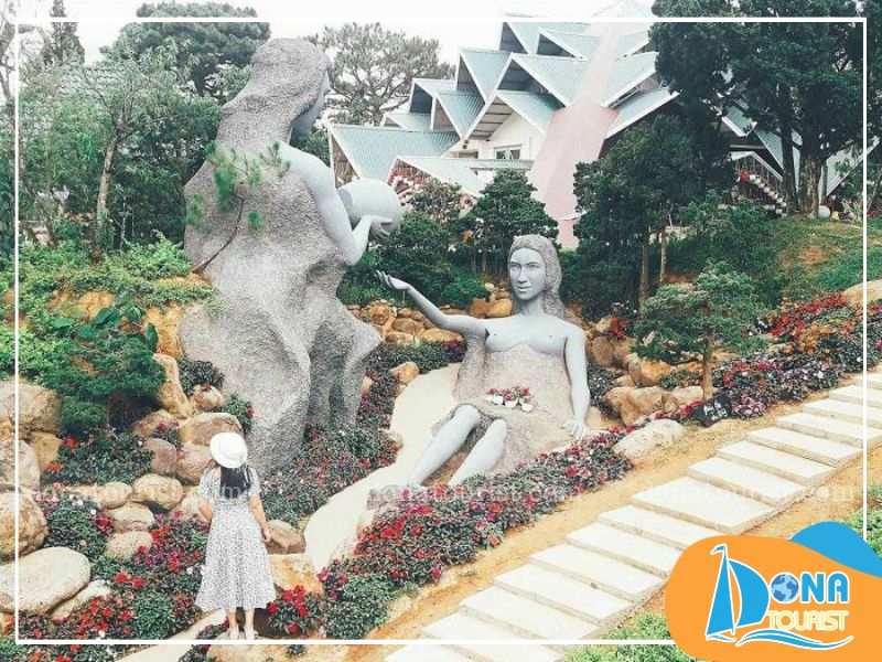Các tác phẩm điêu khắc tinh xảo tại khu du lịch Lá Phong tac-pham-dieu-khac-kdl-la-phong.jpg (89 KB)