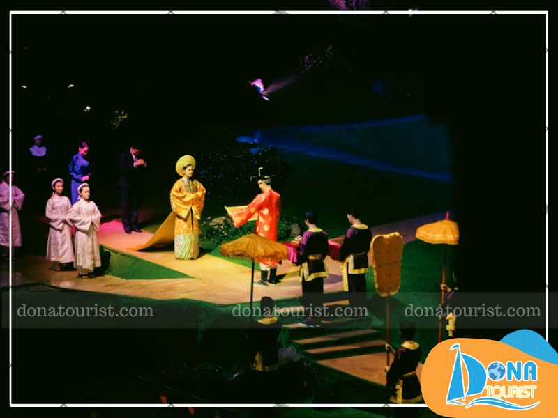 san-khau-madame-show.jpg (64 KB)