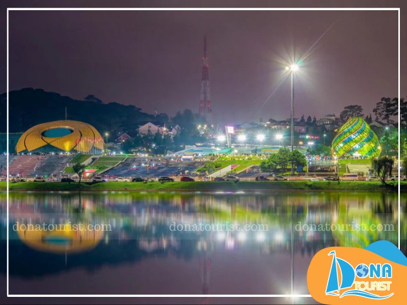 Quảng trường Lâm Viên về đêm lấp lánh ánh đèn anh-quang-truong-lam-vien-3.jpg (78 KB)