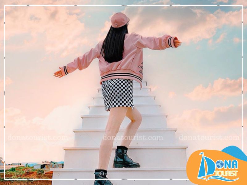 nac-thang-len-troi-que-garden-da-lat.jpg (62 KB)