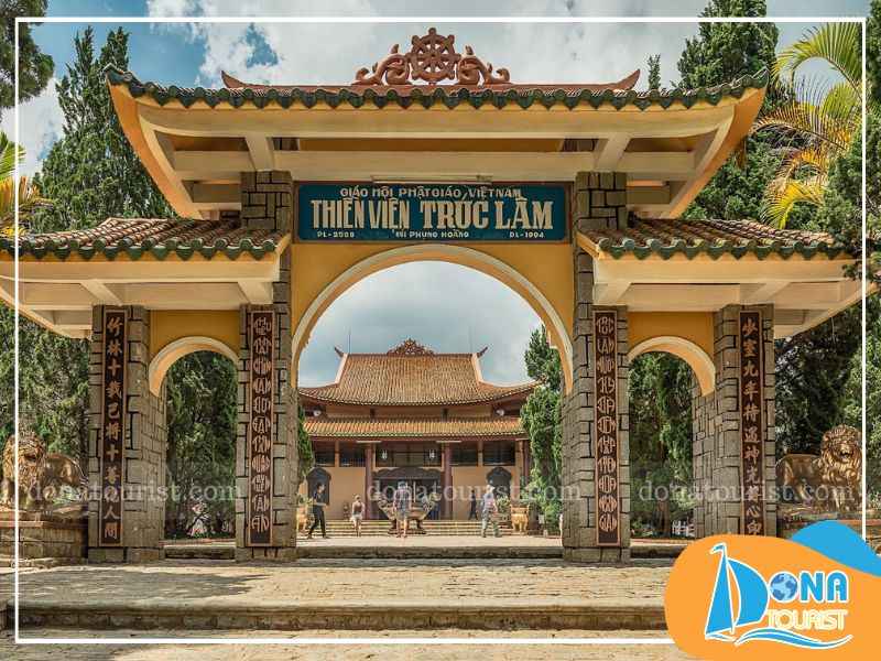 Đến thiền viện Trúc Lâm nên ăn mặc lịch sự và giữ trật tự, tránh gây ồn ào ảnh hưởng đến không gian thanh tịnh luu-y-khi-den-thien-vien-truc-lam.jpg (80 KB)