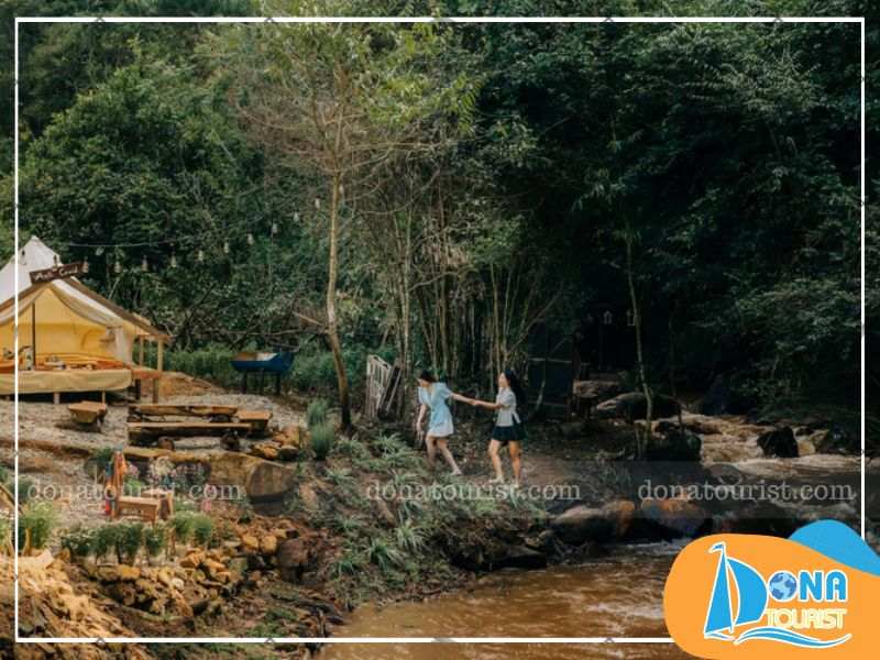 tiem-ca-phe-nha-ben-suoi-o-dau.jpg (79 KB)