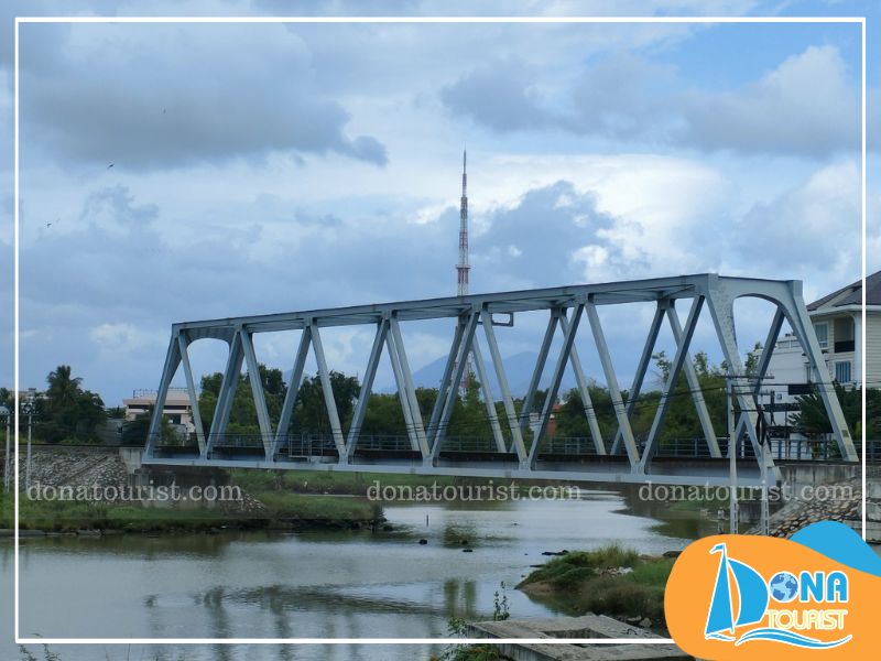 Hình ảnh chiếc cầu sắt Nha Trang hinh-anh-cau-sat-nha-trang-2.jpg (82 KB)