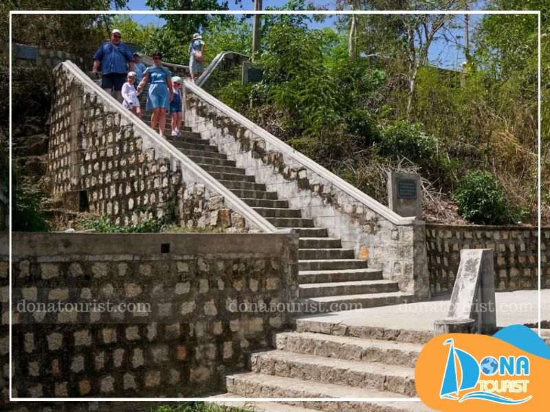 Con đường 193 bậc tam cấp lên chùa Long Sơn 193-bac-tam-cap-chua-long-son.jpg (96 KB)