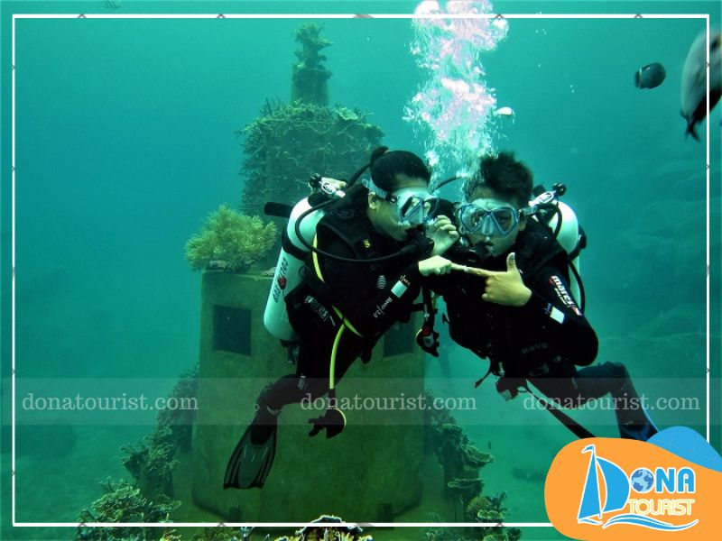 tro-cho-duoi-nuoc-hon-sam-nha-trang.jpg (79 KB)