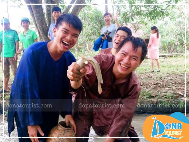 hoa-than-thanh-nong-dan-khu-du-lich-nhan-tam.jpg (102 KB)