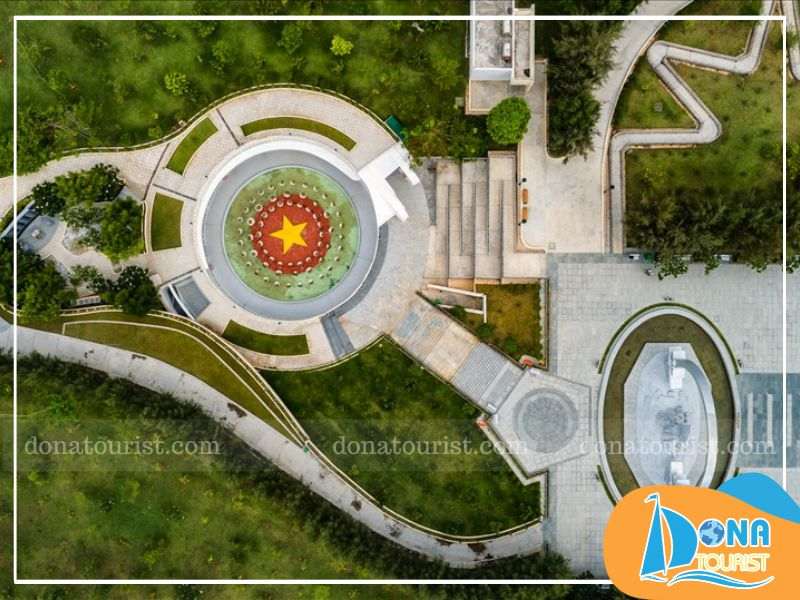 Khu tưởng niệm chiến sĩ Gạc Ma tọa lạc tại phía Đông Đại lộ Nguyễn Tất Thành khu-tuong-niem-chien-si-gac-ma-o-dau.jpg (79 KB)