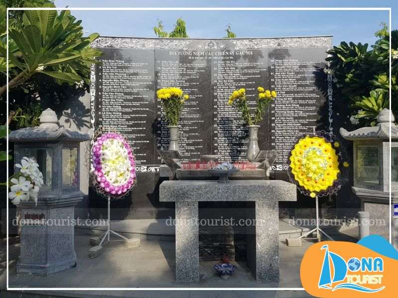 Khu mộ gió tại đài tưởng niệm chiến sĩ Gạc Ma mo-gio-khu-tuong-niem-chien-si-gac-ma.jpg (83 KB)