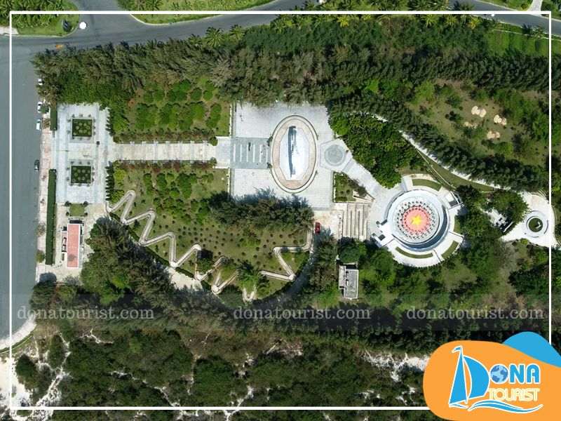 Khu tưởng niệm chiến sĩ Gạc Ma là nơi tri ân 64 anh hùng đã ngã xuống vì độc lập, tự do biển đảo của Tổ quốc y-nghia-khu-tuong-niem-chien-si-gac-ma.jpg (92 KB)