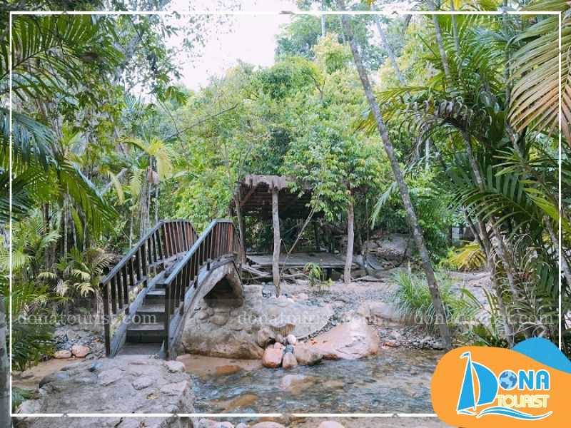 luu-y-khi-den-suoi-lach-vinh-khanh.jpg (93 KB)