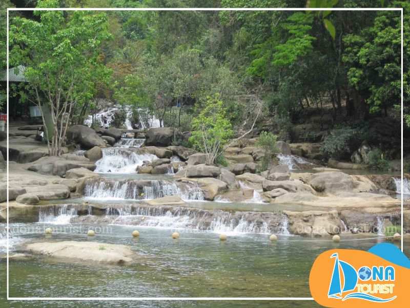 Tham quan thác Yangbay hãy giữ gìn vệ sinh chung, góp phần bảo vệ cảnh quan tươi đẹp luu-y-khi-den-thac-yangbay.jpg (77 KB)