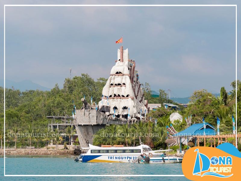 Thủy cung Trí Nguyên tọa lạc trên hòn Miễu cách bờ biển Nha Trang khoảng 10 phút đi tàu gioi-thieu-thuy-cung-nguyen-tri.jpg (108 KB)