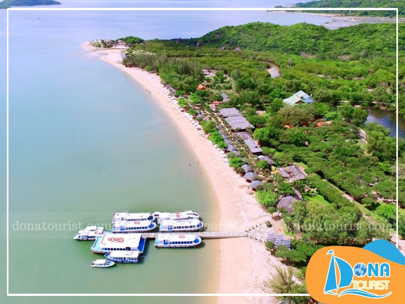 Vịnh Nha Phu cách trung tâm sôi động của thành phố Nha Trang khoảng 15km về phía bắc vinh-nha-phu-o-dau.jpg (103 KB)