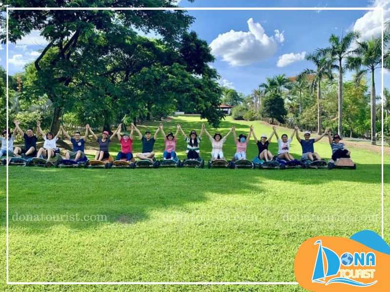 Trò chơi trượt cỏ phù hợp với mọi lứa tuổi truot-tham-co-waterland-thach-lam.jpg (87 KB)
