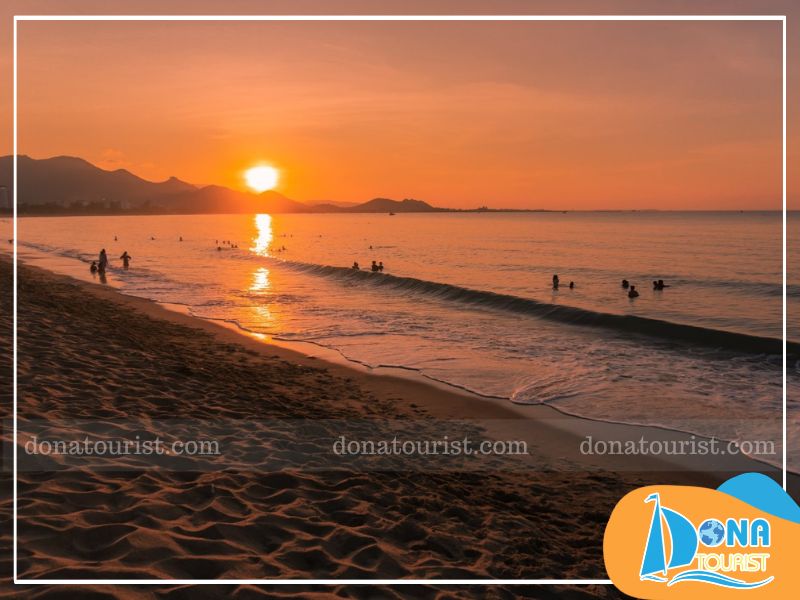 Đón bình minh trên biển don-binh-minh-tren-bien-bien-ninh-chu.jpg (79 KB)