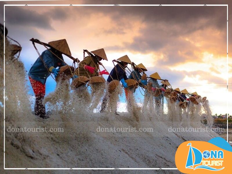 Vẻ đẹp tựa đỉnh đồi phủ trắng muối tinh khôi của Đầm Vua khung-canh-canh-dong-muoi-dam-vua.jpg (87 KB)