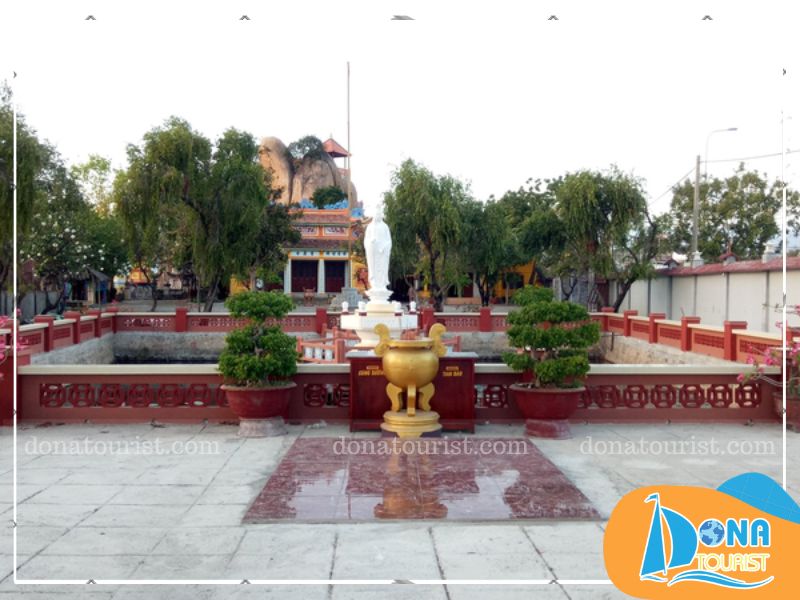 Chùa Trùng Khánh cách thành phố Phan Rang – Tháp Chàm khoảng 20km về phía Tây Bắc chua-trung-khanh-o-dau.jpg (79 KB)