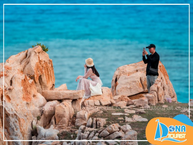 Vẻ đẹp hoang sơ, kỳ vĩ và đầy bí ẩn của núi Đá Trắng ve-dep-nui-da-trang-ninh-thuan.jpg (93 KB)