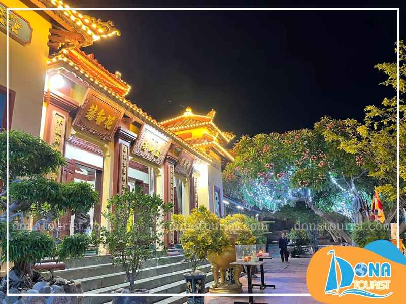 Chiêm bái Sắc Tứ Kim Sơn Tự nên mặc trang phục lịch sự, tuân thủ nội quy của chùa luu-y-den-sac-tu-kim-son-tu.jpg (68 KB)