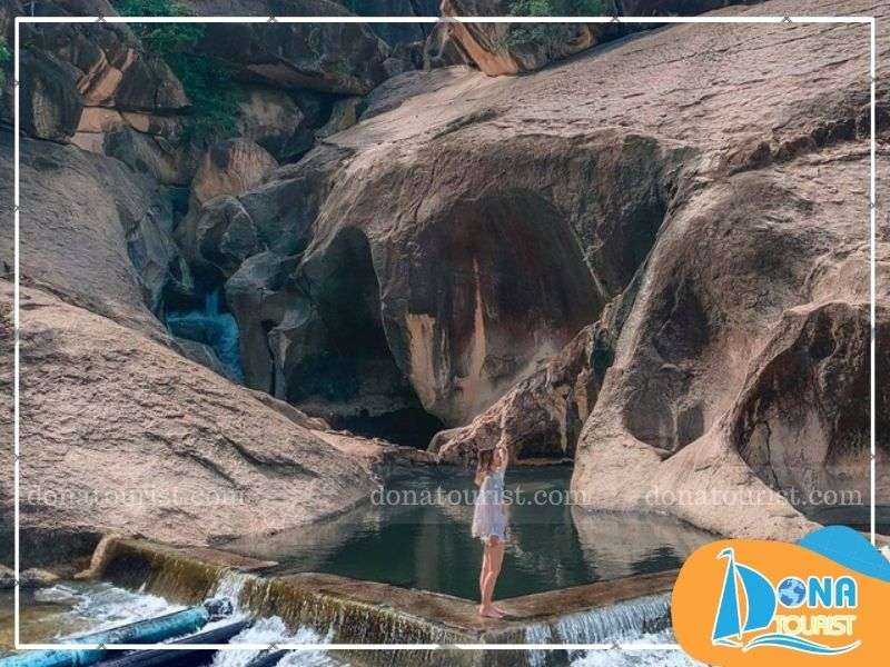 gioi-thieu-thac-tien-suoi-ba-ho.jpg (92 KB)