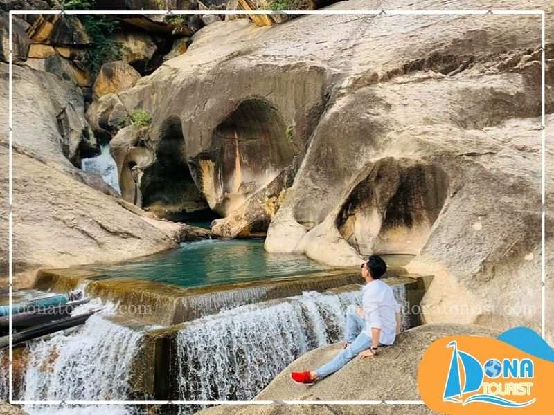 hinh-anh-thac-tien-suoi-ba-ho-1.jpg (84 KB)