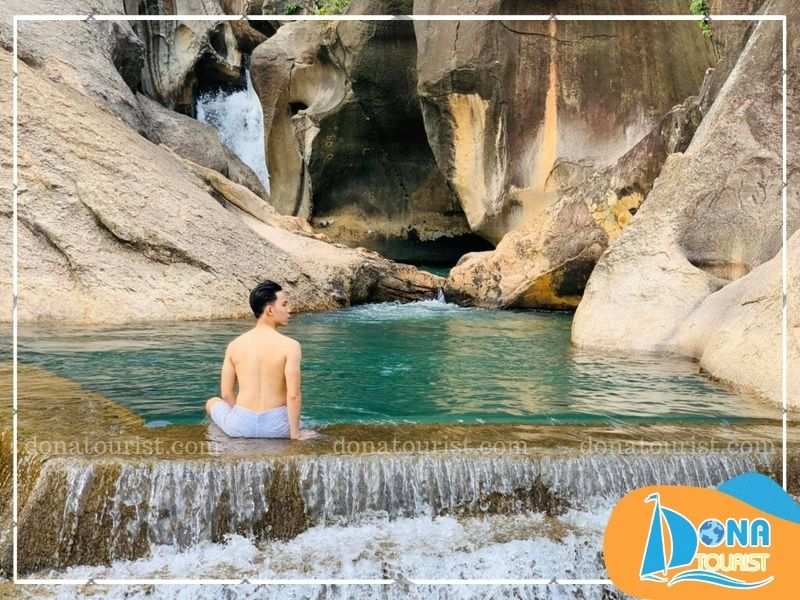 hinh-anh-thac-tien-suoi-ba-ho-2.jpg (80 KB)