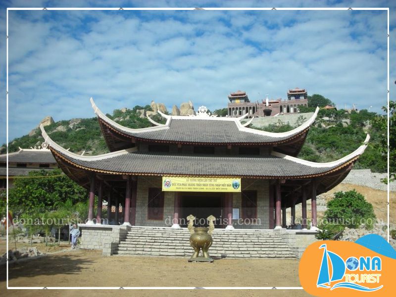 cham-dinh-thien-mon-thien-vien-truc-lam-vien-ngo.jpg (100 KB)