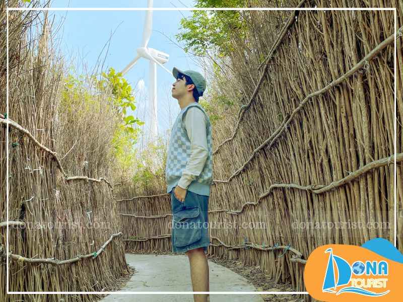 Vẻ đẹp thiên nhiên tại cung đường điện gió Chị Nên ve-dep-con-duong-dien-gio-chi-nen.jpg (88 KB)