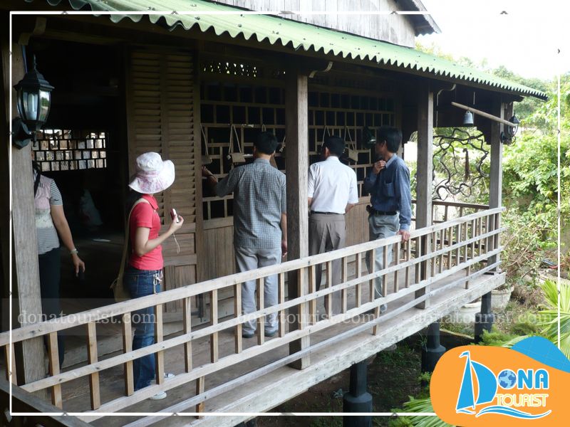 gioi-thieu-viet-nam-va-phu-quoc-tai-bao-tang-coi-nguon-phu-quoc.jpg (109 KB)