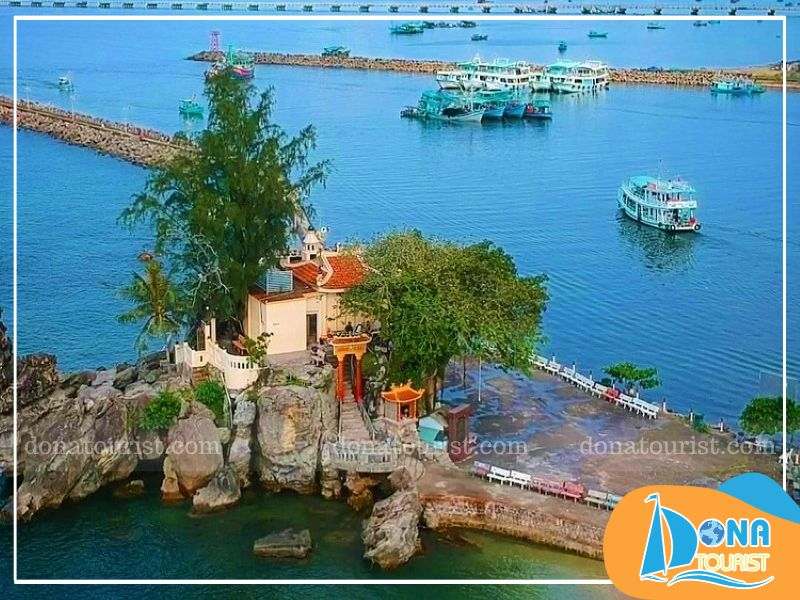 Khi tham quan Dinh Cậu nên bảo vệ môi trường và tuân thủ các quy định được đặt ra luu-y-tham-quan-dinh-cau-phu-quoc.jpg (100 KB)