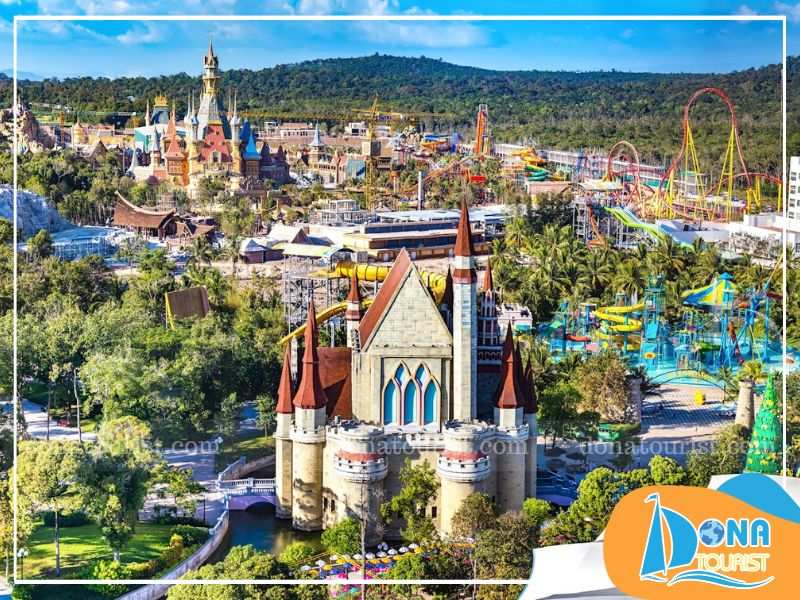 Khi đến các khu vui chơi lớn nên mua vé trực tuyến trước để nhận được giá ưu đãi và không phải mất thời gian xếp hàng chờ đợi luu-y-khi-du-lich-phu-quoc-tu-tuc.jpg (108 KB)