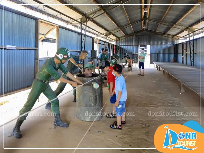 Đến nhà tù Phú Quốc nên mặc trang phục lịch sự, kín đáo luu-y-khi-den-nha-tu-phu-quoc.jpg (100 KB)