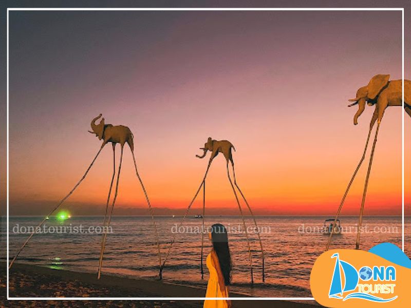 Sunset Sanato mở cửa từ 9:00 sáng đến 10:00 tối, giá vé khoảng 100.000 VNĐ/người gia-ve-sunset-sanato.jpg (71 KB)