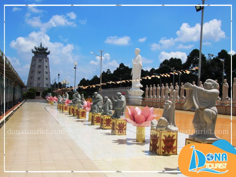 Chùa Đại Tòng Lâm kết hợp hài hòa giữa kiến trúc Phật giáo truyền thống và phong cách hiện đại kien-truc-chua-dai-tong-lam.jpg (85 KB)