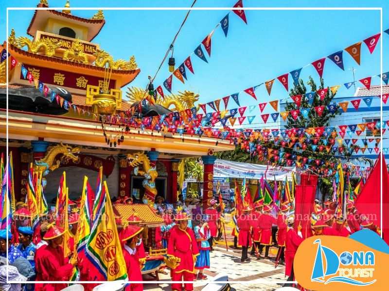 Lễ hội ở lăng Cá Ông Vũng Tàu le-hoi-lang-ca-ong.jpg (92 KB)