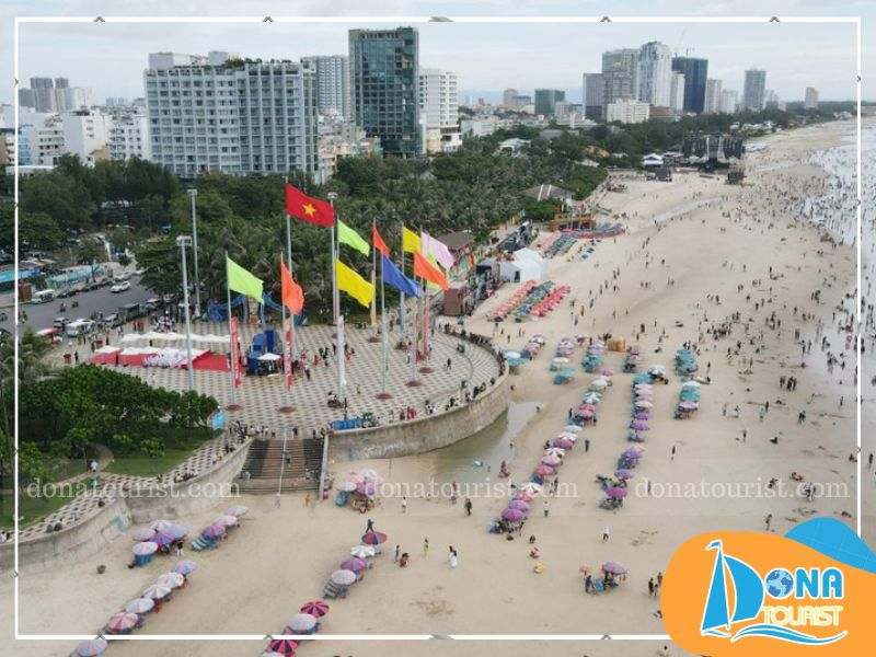 Quảng trường Vũng Tàu nằm dọc theo con đường Thùy Vân lộng gió (bãi Sau) gioi-thieu-quang-truong-vung-tau.jpg (80 KB)
