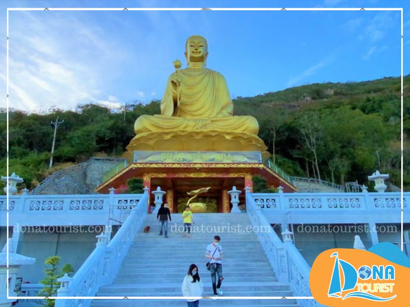Bức tượng Phật bằng vàng khổng lồ tại thiền viện Chơn Không tuong-phat-bang-vang-tu-vien-chon-khong.jpg (85 KB)