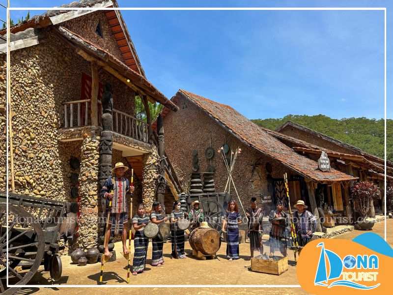Chiêm ngưỡng biểu diễn Cồng Chiêng, đốt lửa trại rộn ràng Chiêm ngưỡng biểu diễn Cồng Chiêng, đốt lửa trại rộn ràng