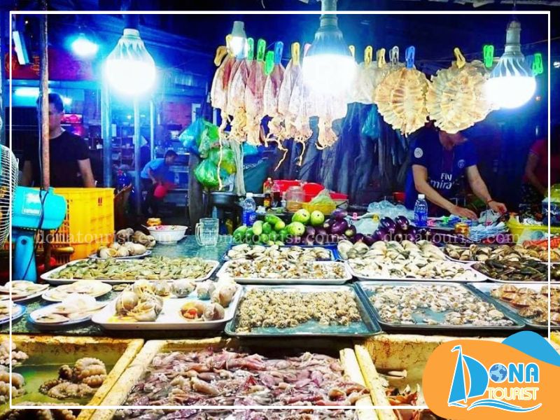 Chợ đêm Phan Thiết đa dạng món ăn, sản phẩm thủ công mỹ nghệ, quà lưu niệm Chợ đêm Phan Thiết đa dạng món ăn, sản phẩm thủ công mỹ nghệ, quà lưu niệm