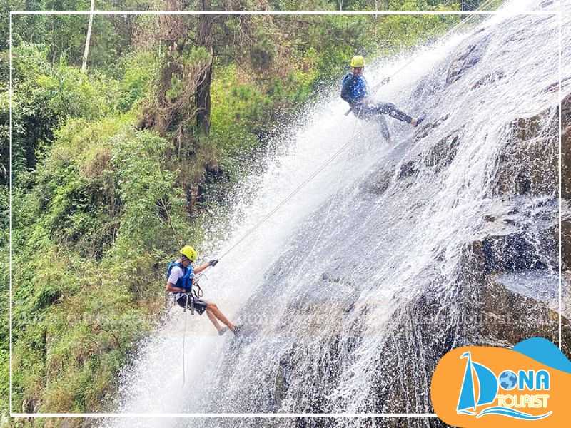 Hành trình vượt thác Canyoning